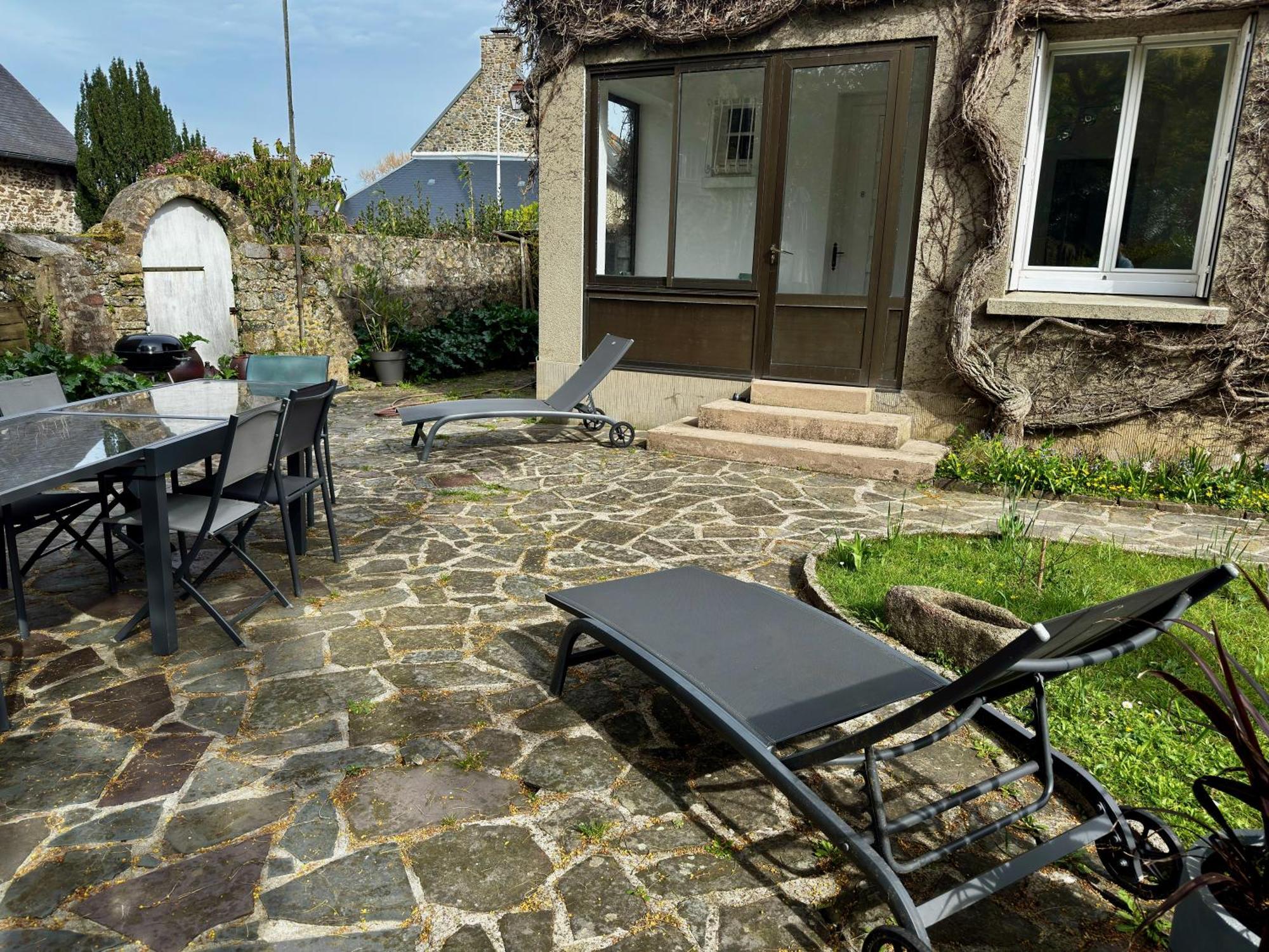 Сasa de vacaciones La Triolette, Maison Chaleureuse, Indépendante Et Refaite à Neuf Dans Le Vieux Coutainville, Tourisme Ou Télétravail